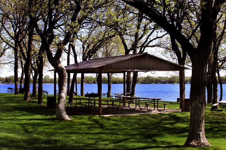 Lakeside Park Picnic Pavillion with Tables